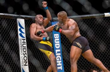 UFC: El conmovedor mensaje de Daniel Cormier tras el último combate de Anderson Silva