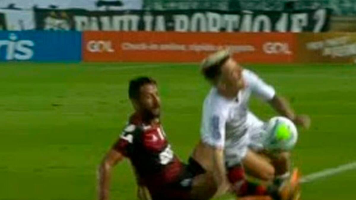 La patada de Mauricio Isla a Yeferson Soteldo que se robó las miradas en Brasil