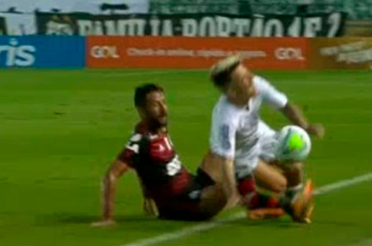 La patada de Mauricio Isla a Yeferson Soteldo que se robó las miradas en Brasil