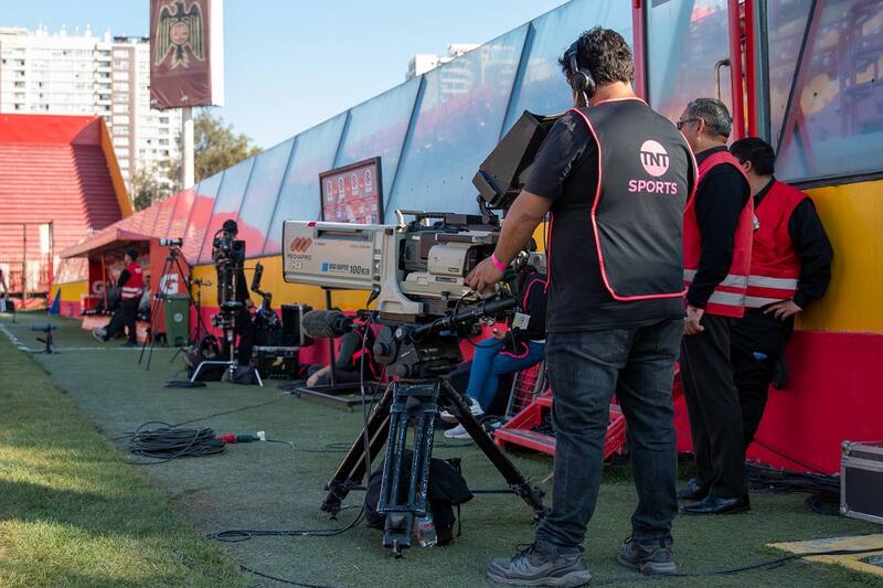 por TV. Foto: Felipe Escobedo