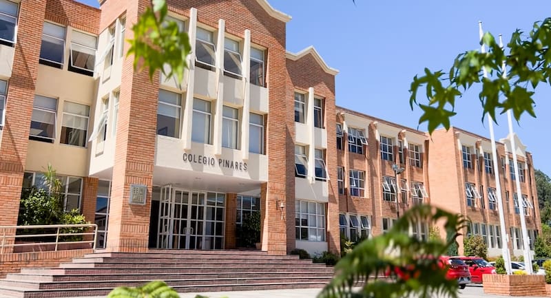 El Pinares de Chiguayante, en la Región del Biobío encabeza el listado. (Foto: Sitio web Colegio Pinares).