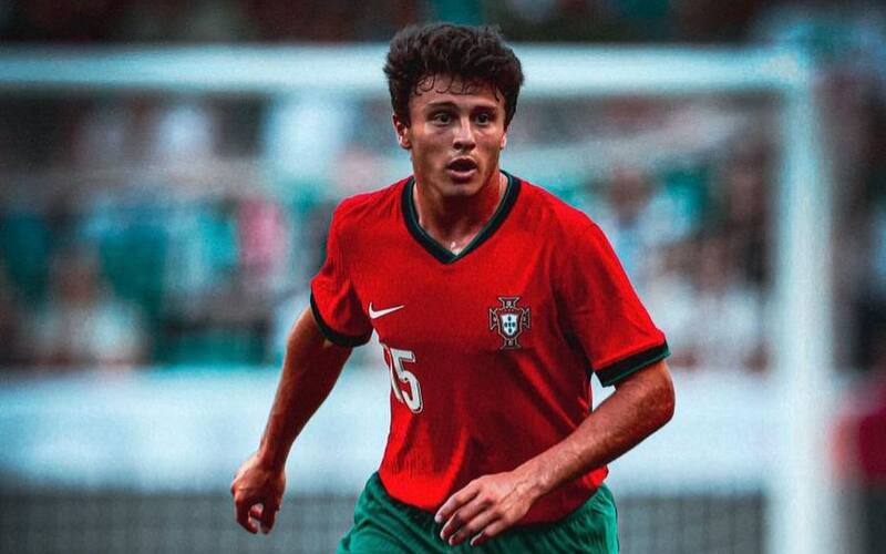 El jugador del Benfica gusta en Paris para reemplazar a Kylian Mbappé. Créditos: @joao_neves87.