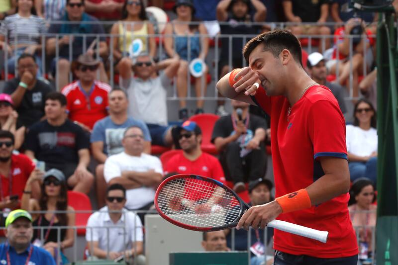 El jugador de Chile Tomas Barrios es fotografiado la Copa Davis.
