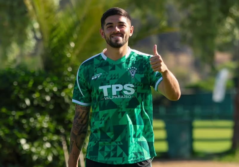 El delantero se ilusiona con dejar una huella importante en Santiago Wanderers. Foto: @wanderersoficial.