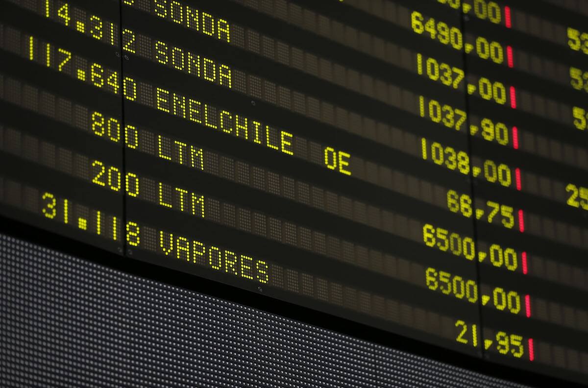 A dos días del triunfo de Boric: Bolsa de Santiago presenta leve alza luego de abrupta caída del lunes