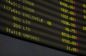A dos días del triunfo de Boric: Bolsa de Santiago presenta leve alza luego de abrupta caída del lunes