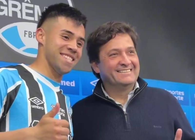 ante los medios en Porto Alegre.