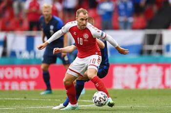 UEFA informó que Christian Eriksen fue trasladado al hospital y se encuentra estabilizado