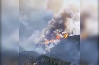 VIDEO | Se reactiva incendio en Santa Juana: Piden a los ciudadanos evacuar