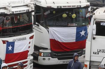 VIDEO | Inicia paro nacional de camioneros: Piden mayor seguridad y bajar el precio de la bencina