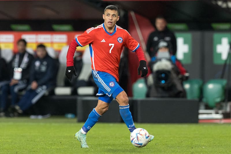 Alexis Sánchez dejará la camiseta número '7' de La Roja y portará un nuevo dorsal ante Paraguay.