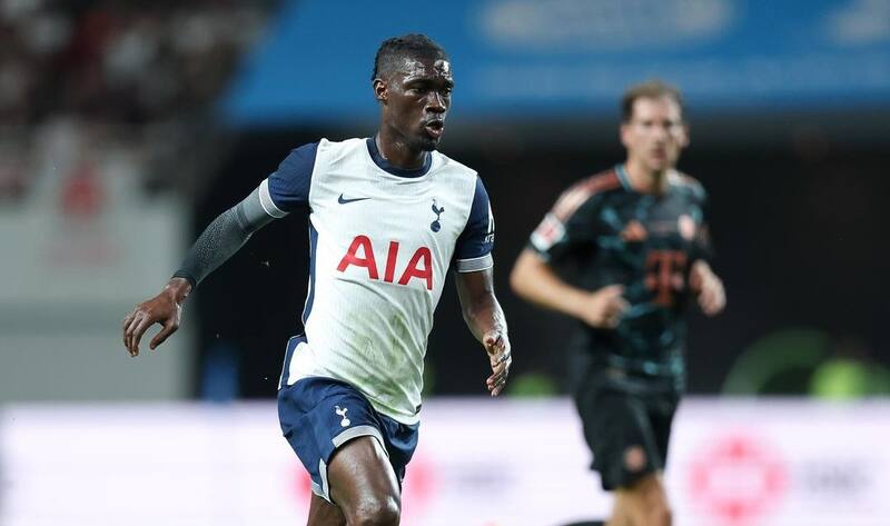 El mediocampista fue suspendido por el conjunto de Londres. Créditos: @yves_bissouma.