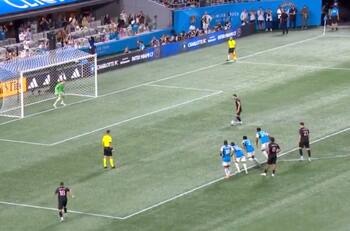 El papelón de Messi en la MLS: picó un penal, el arquero se lo tapó y el estadio se le vino encima