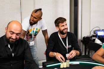 Arturo Vidal y Gerard Piqué se adjudicaron medio millón de euros jugando póker