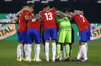 FOTO | Exseleccionado nacional y mundialista se dejó ver cortando el pasto en partido de Primera B