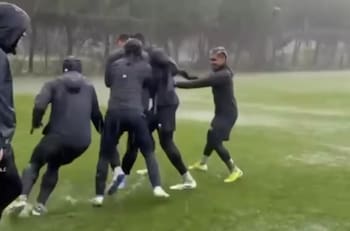 VIDEO | Bajo un aguacero: así entrena y se divierte Jordhy Thompson en Rusia