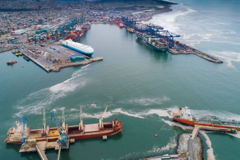 Se busca además construir un molo de abrigo.