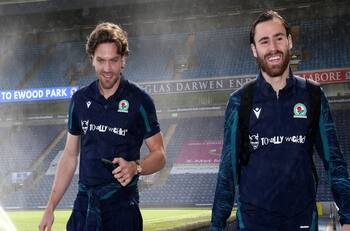 VIDEO| Firmando camisetas: Así fue la llegada de Ben Brereton al estadio en el día de su cumpleaños