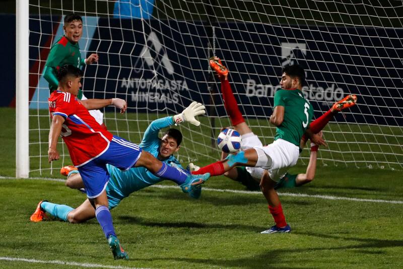 Damián Pizarro fue titular en la Sub 23 ante México en los Juegos Panamericanos (Foto: Photosport)