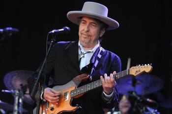 "Es falsa y será probada como tal": Bob Dylan negó haber abusado a una menor de edad en 1965
