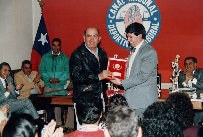Recibiendo premio, años 90s
