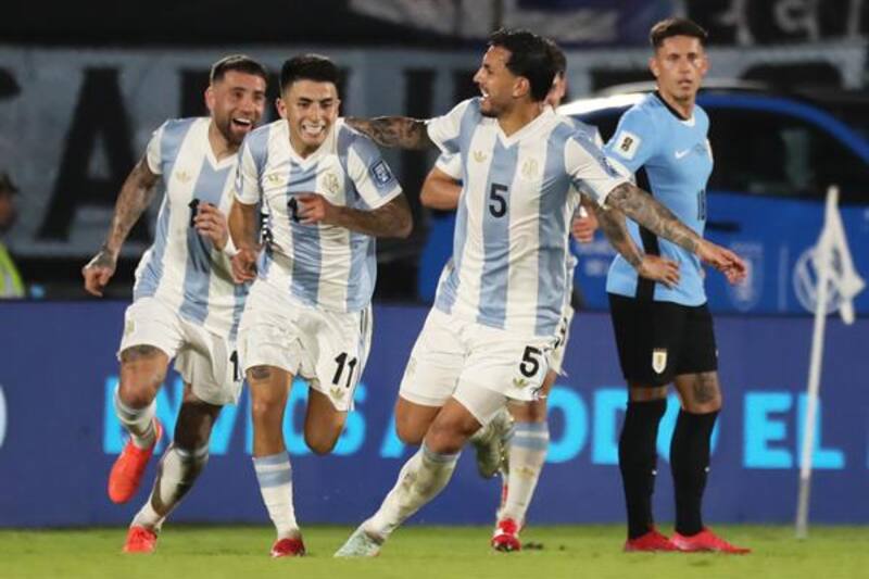 Argentina venció a Uruguay con un golazo de Thiago Almeda. Foto: EFE.