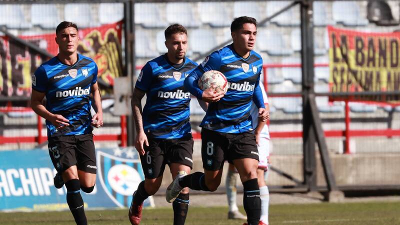 Acuerdo total: Gonzalo Montes llegó a Santiago para sellar su arribo a la U