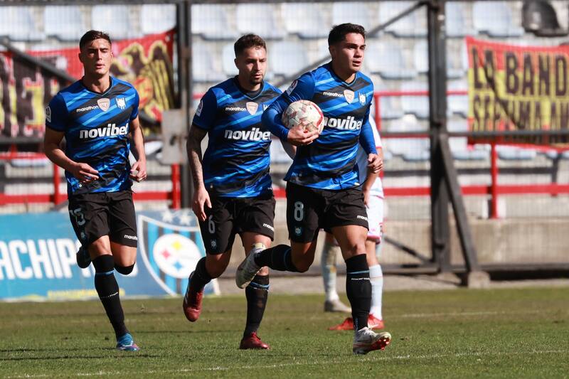 partió rumbo a Santiago para firmar su vínculo con la U. (Foto: Aton)