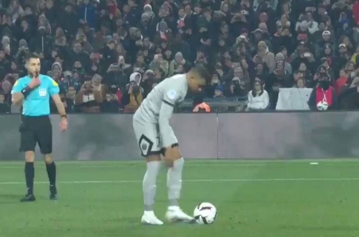 VIDEO | Mbappé falló dos penales y luego erró solo frente al arco en partido del PSG
