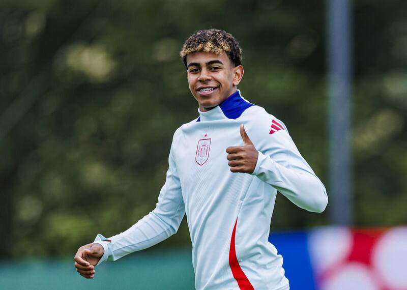 El español de 16 años de edad debutó ante Croacia por la Eurocopa y batió un récord. Foto: EFE.
