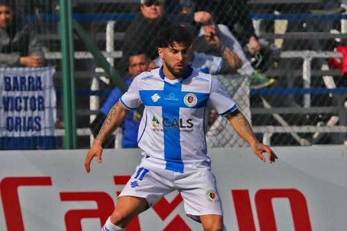 Esta temporada llegó a Deportes Santa Cruz, elenco que pelea por no descender en Primera B. Foto: @deportessantacruz