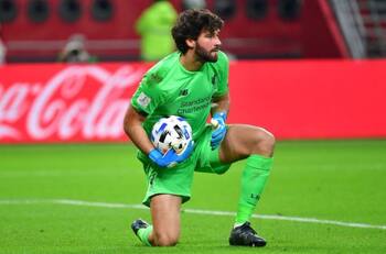 Alisson ahogó el grito de 'Gabigol' con espectacular atajada en Mundial de Clubes