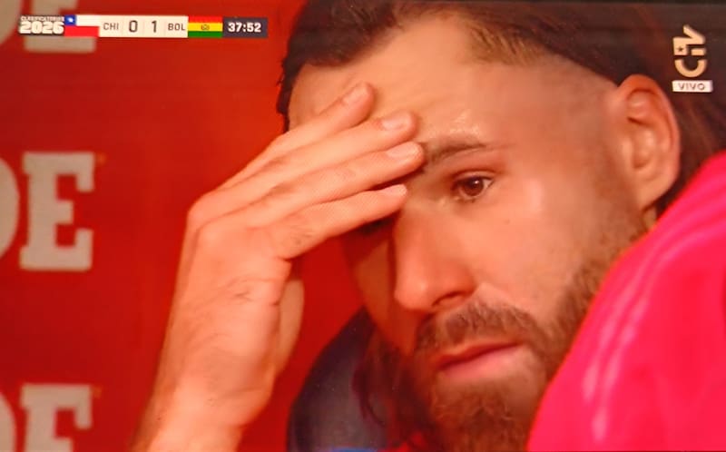 La imagen del delantero tras ser reemplazado por Gareca.