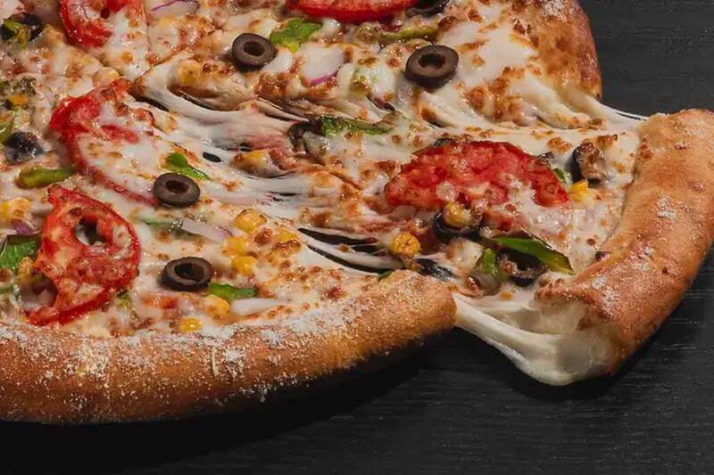 Ambas firmas recaudan el 20% del mercado nacional de las "pizzas americanas".