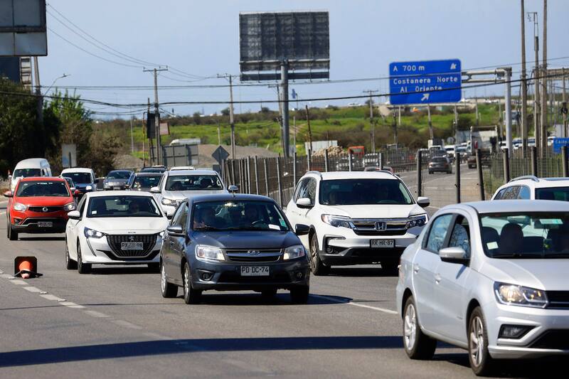 Descubre cuáles son los vehiculos que no podrán circular este jueves en la Región Metropolitana.