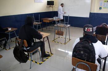 Mascarillas y distanciamiento: así es el protocolo del Mineduc para retornar a clases presenciales