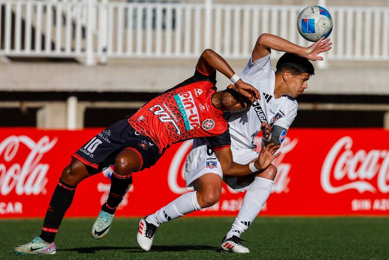Esteban Pavez ingresó en el entretiempo del duelo ante Deportes Limache. (Foto: Aton)