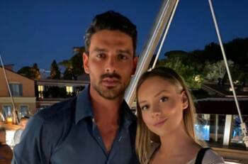 "365 DNI": Ester Expósito posó junto al protagonista de la controvertida película