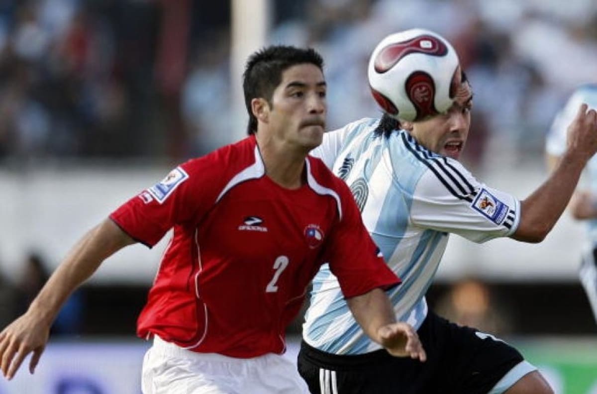 Cristián Álvarez recordó al jugador que no quiso cambiar la camiseta: "Le dije de todo"