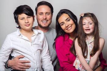 “Linda mi niña”: Dominique Gallego y Rodrigo Wainraihgt muestran la felicidad de su hija, Vicenta, porque se le salió un diente