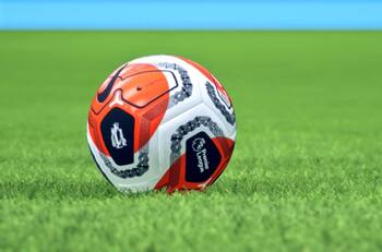 Premier League fue aplazada indefinidamente y con recortes salariales