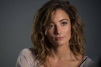 Josefina Fiebelkorn se luce interpretando la canción oficial de "Juego de Ilusiones", la nueva teleserie de Mega