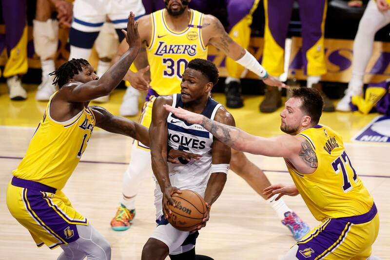 Lakers derrotó a Timberwolves.
