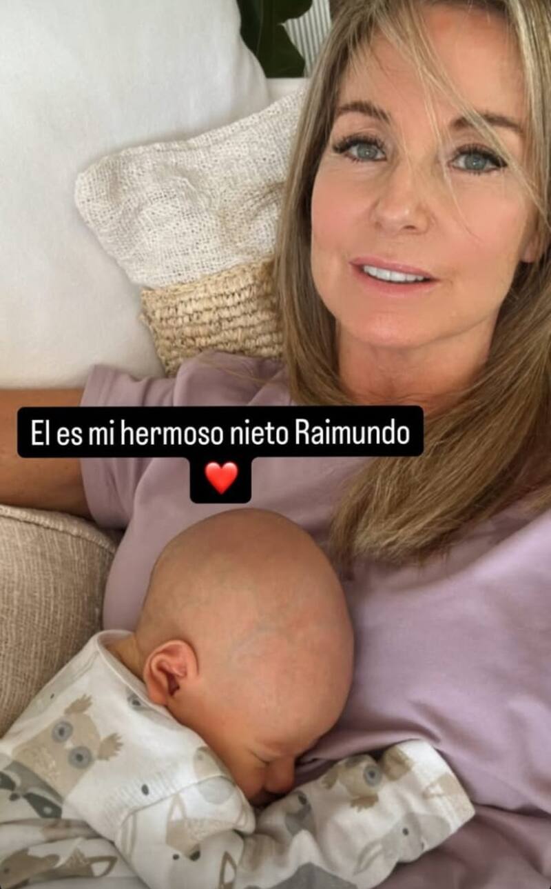La otrora animadora chocheó con su nieto. Créditos: Instagram