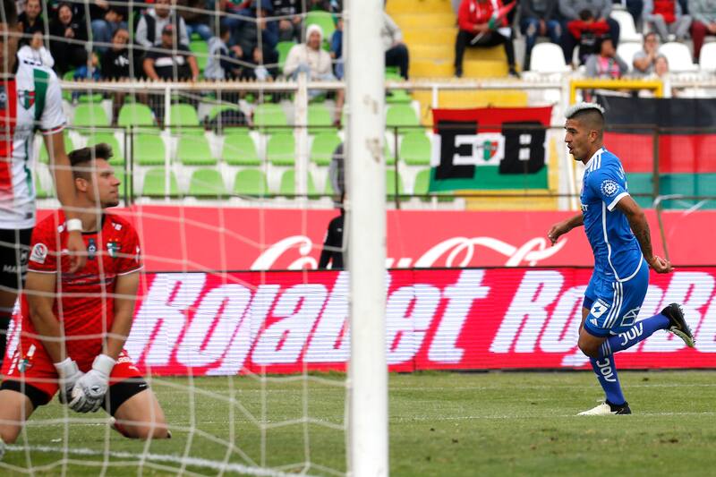 Leandro Fernandez celebra su gol contra Palestino.