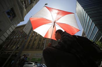 Hasta 30° en la capital: Este es el pronóstico del tiempo en Santiago y el resto de Chile para este lunes