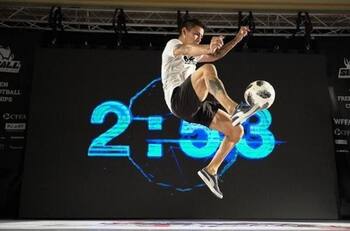 Moisés Carruyo: el venezolano que hoy pone en alto el nombre de La Roja en el fútbol freestyle