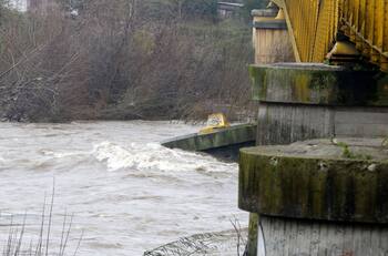 Declaran alerta roja para Vilcún, Temuco y Padre Las Casas: hay riesgo de desborde del río Cautín