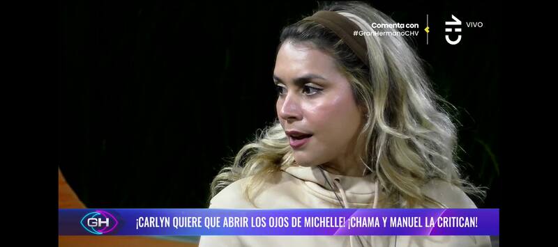 Carlyn llegó para separar a las dos amigas.