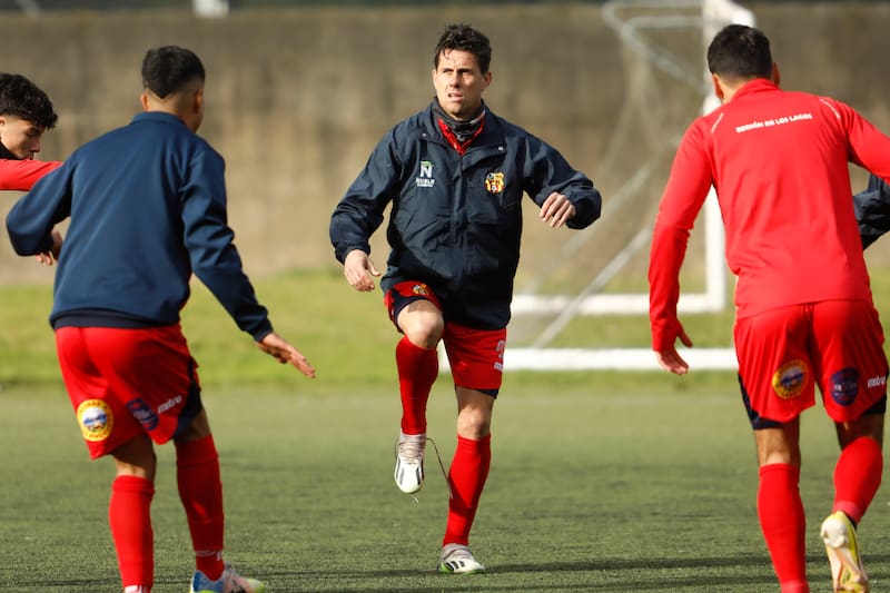 Diego Rivarola disputando Copa Chile con Vicente Pérez Rosales. Foto: Agencia Aton.